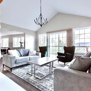  Apartment Stunning With Amazing Views Near The Canada