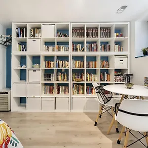  Apartment An Independent Beach Retreat Steps From The Lake And Right In The City Canada