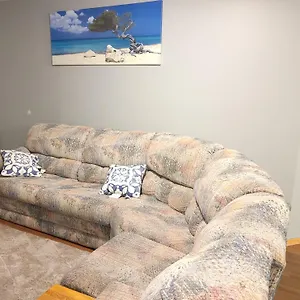  Apartment Cozy 2-bedroom Basement Retreat Canada