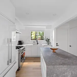  Holiday home Modern Kitsilano 2 Bedroom With A Hot Tub Canada